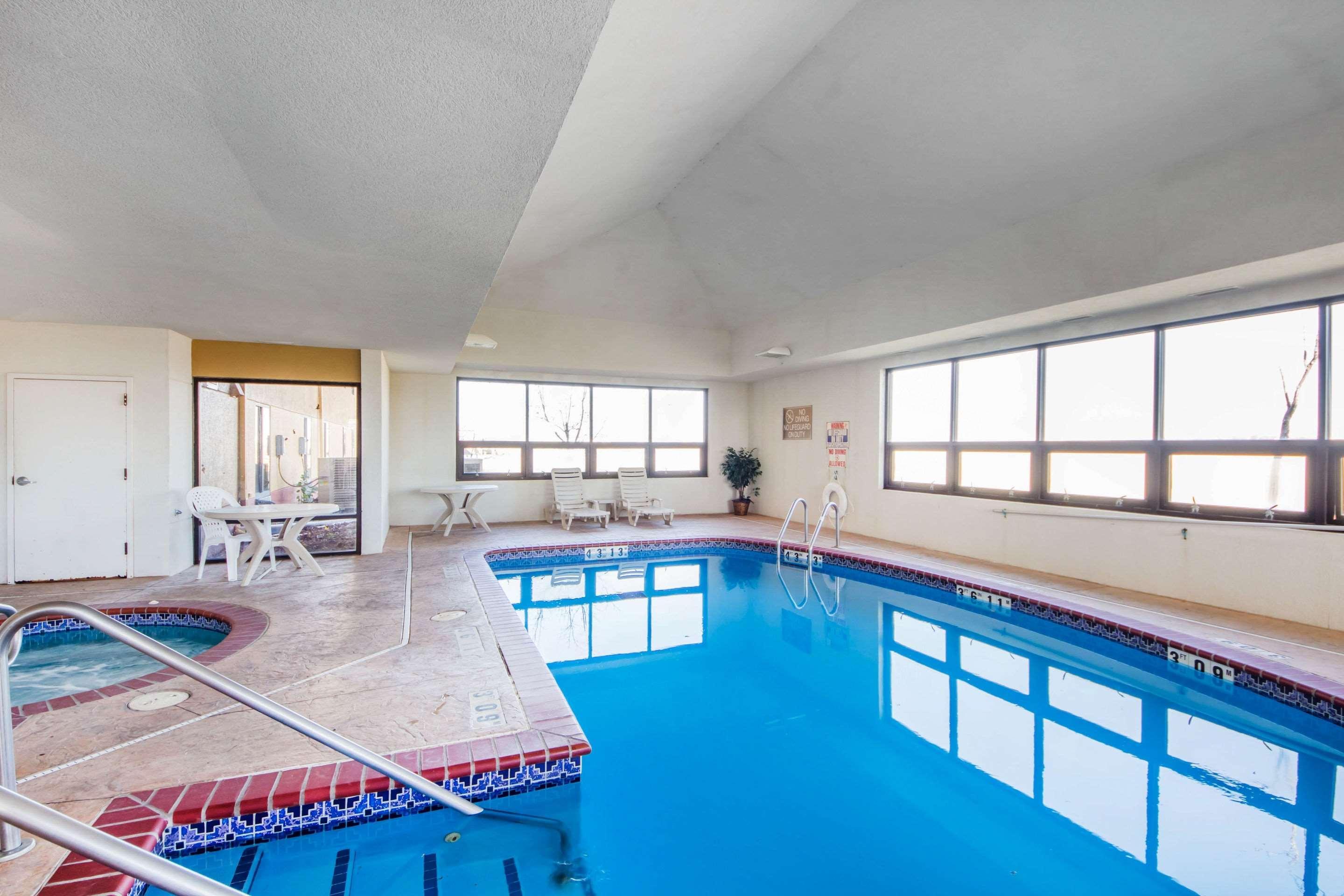 Quality Inn & Suites Midamerica Industrial Park Area Pryor Creek Exteriér fotografie